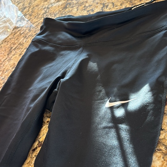 Nike leggings black nwt, medium - Picture 4 of 5